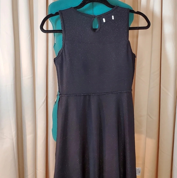 0109. Totally Packable, Easy to wear ~ Double Ruffle ~ & Sparkly! - Picture 9 of 10